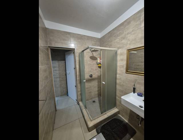 1 BEDROOM APARTMENT FOR SALE IN ESSENWOOD